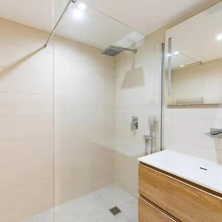 アパート Appart Hotel 3 Chambres Piscine & Jacuzzi A Saint-Raphael *