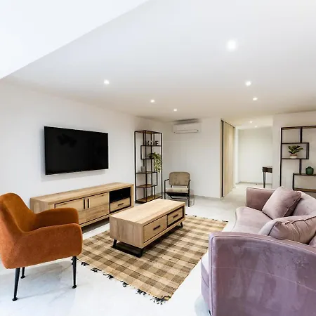Appart Hotel 3 Chambres Piscine & Jacuzzi A Saint-Raphael アパート Saint-Raphaël