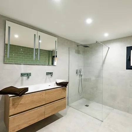アパート Appart Hotel 3 Chambres Piscine & Jacuzzi A Saint-Raphael