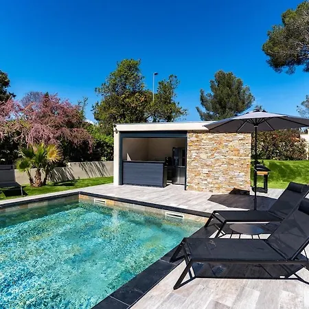 Appart Hotel 3 Chambres Piscine & Jacuzzi A Saint-Raphael