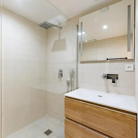アパート Appart Hotel 3 Chambres Piscine & Jacuzzi A Saint-Raphael *