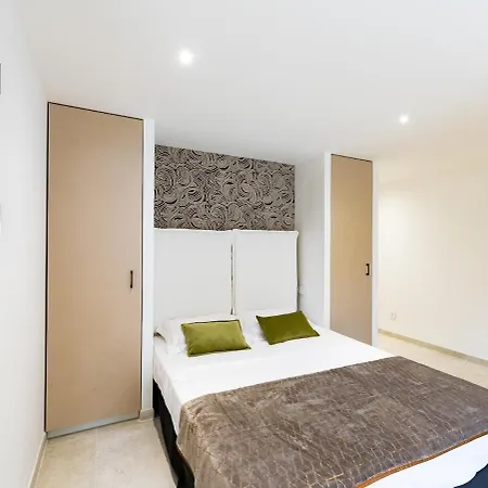 Appart Hotel 3 Chambres Piscine & Jacuzzi A Saint-Raphael アパート